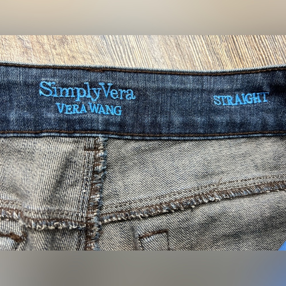 Simply Vera Wang Women's Straight Leg Dark Wash Capri Jeans Size 12P - Picture 10 of 12